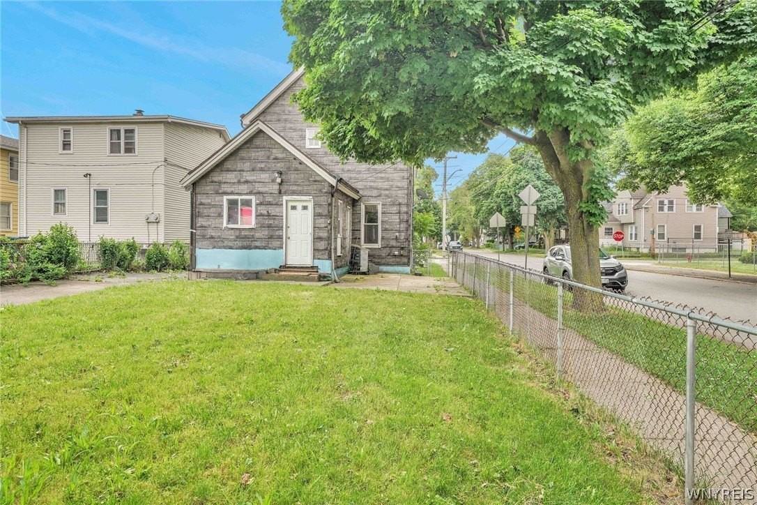 214 Ludington St - Photo 2 of 13