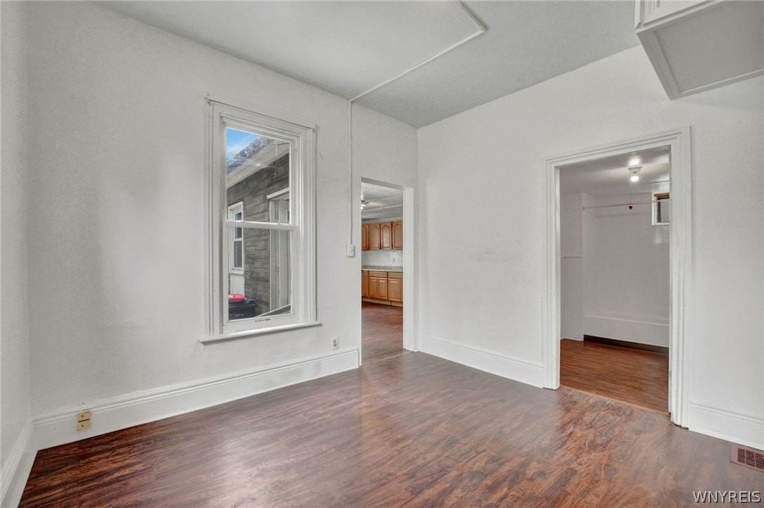 214 Ludington St - Photo 7 of 13