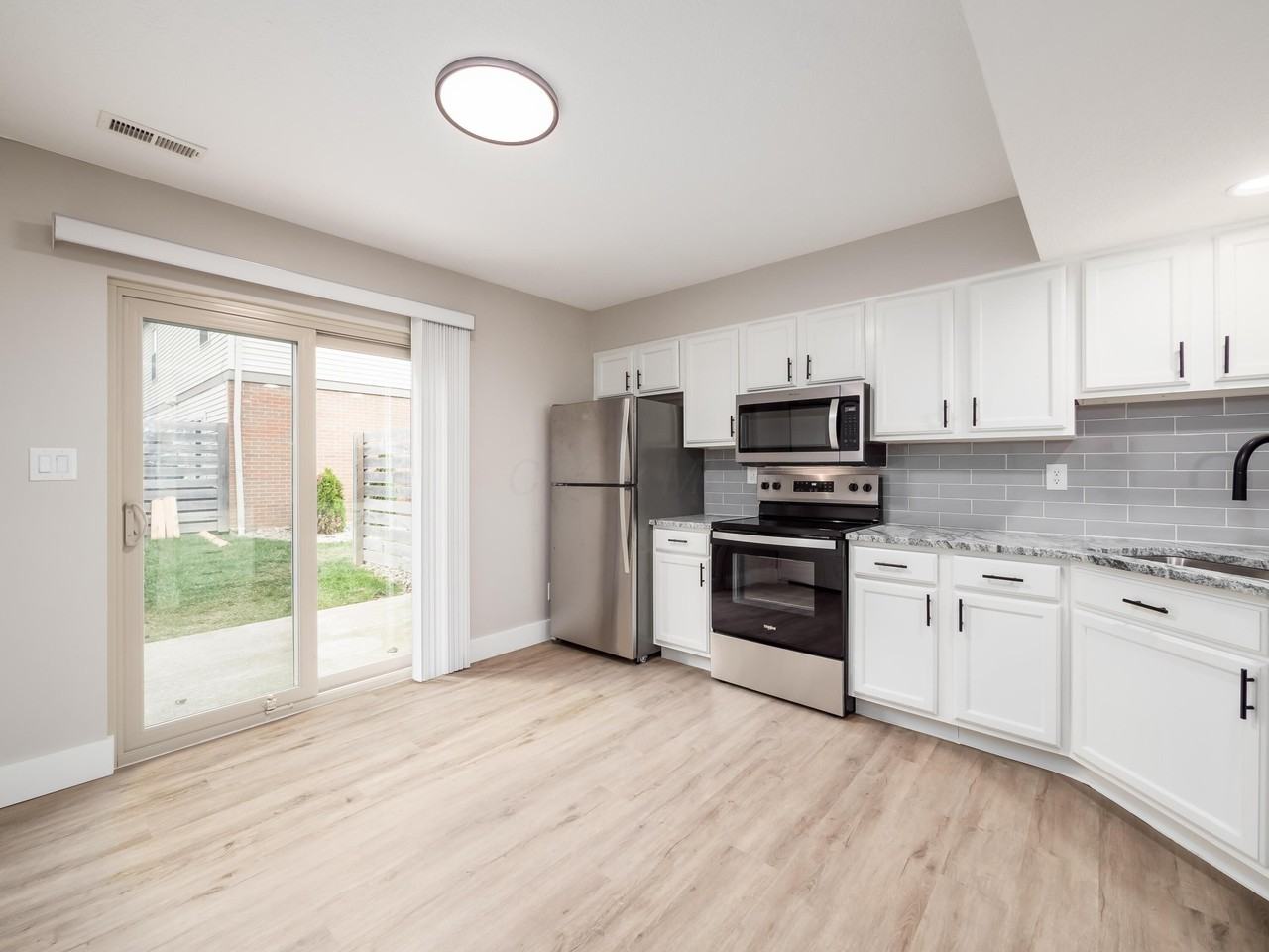 635 Pebble Place Dr Apt B #B - Photo 5 of 13