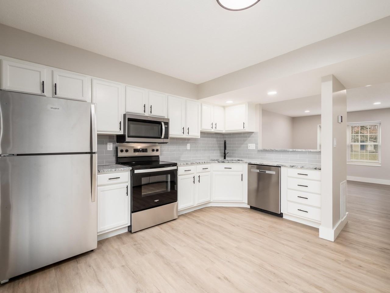 635 Pebble Place Dr Apt B #B - Photo 6 of 13