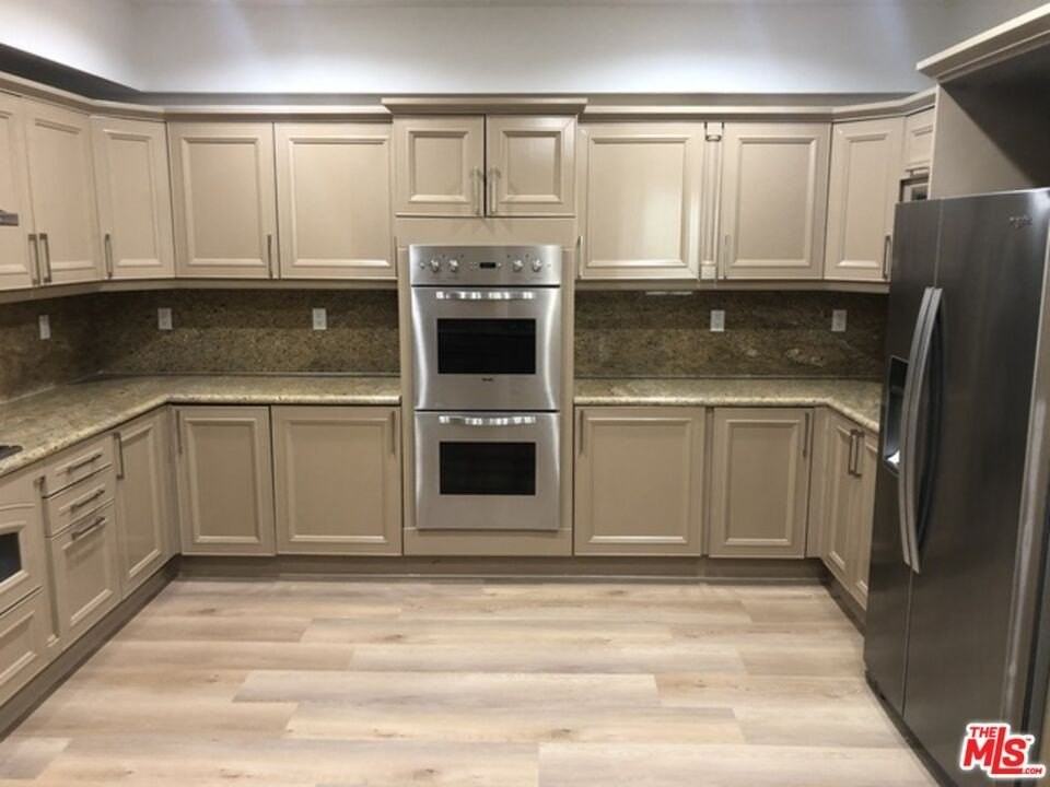 1551 Manning Ave Apt 302 #302 - Photo 3 of 6