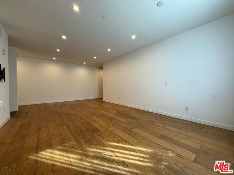 532 W Elk Ave Unit 6 #6 - Photo 3 of 23