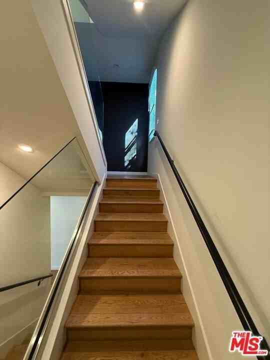 532 W Elk Ave Unit 6 #6 - Photo 6 of 23