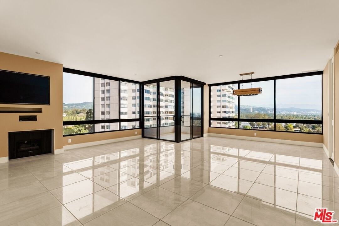 10350 Wilshire Blvd Apt 901 #901 - Photo 2 of 32