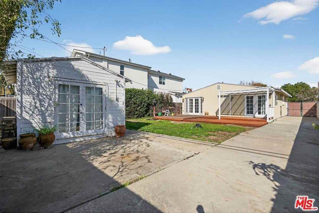 4055 Moore St - Photo 3 of 18