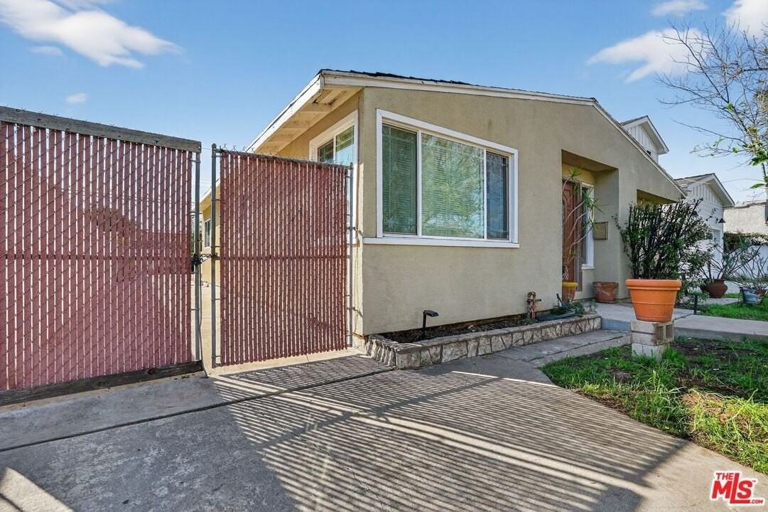 4055 Moore St - Photo 6 of 18