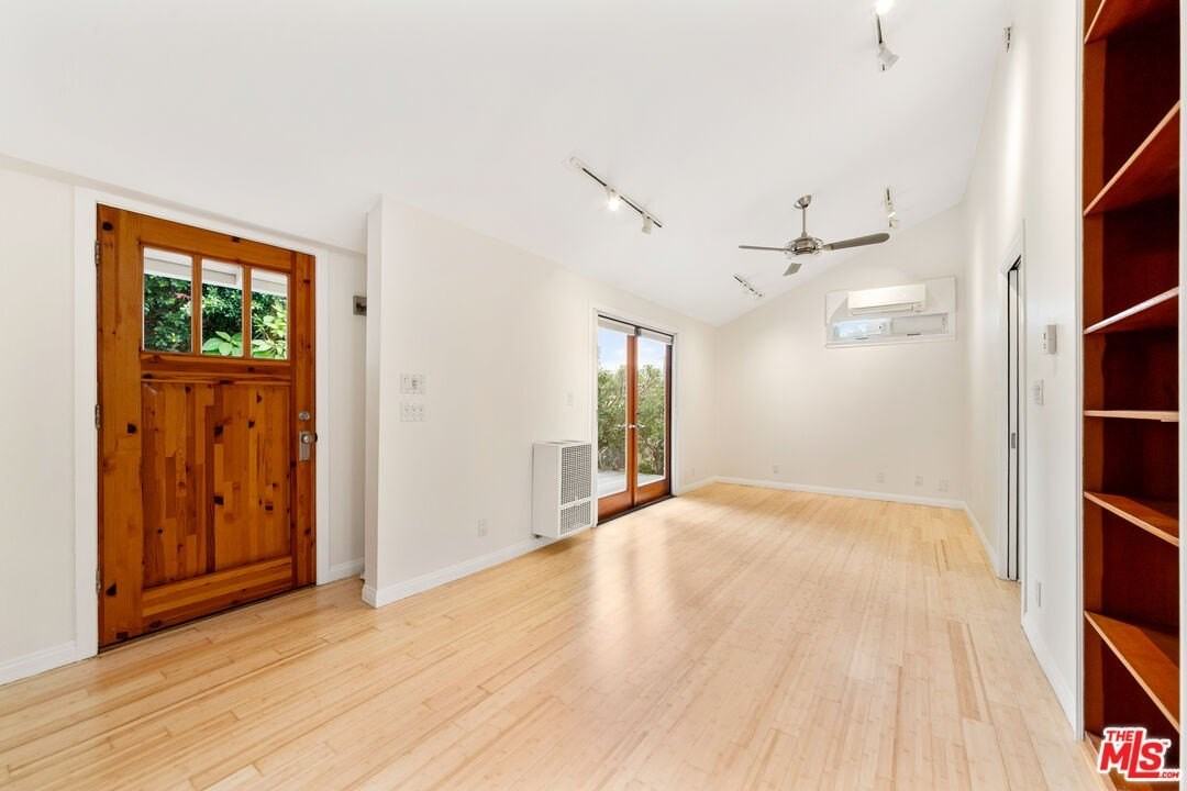 1355 1/2 N Mccadden Pl - Photo 4 of 23