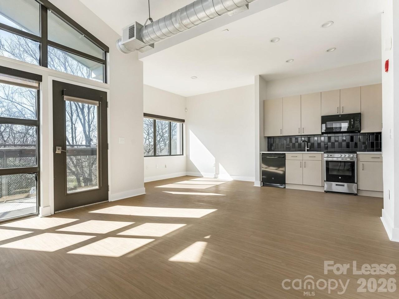 514 W 10th St - Photo 2 of 20