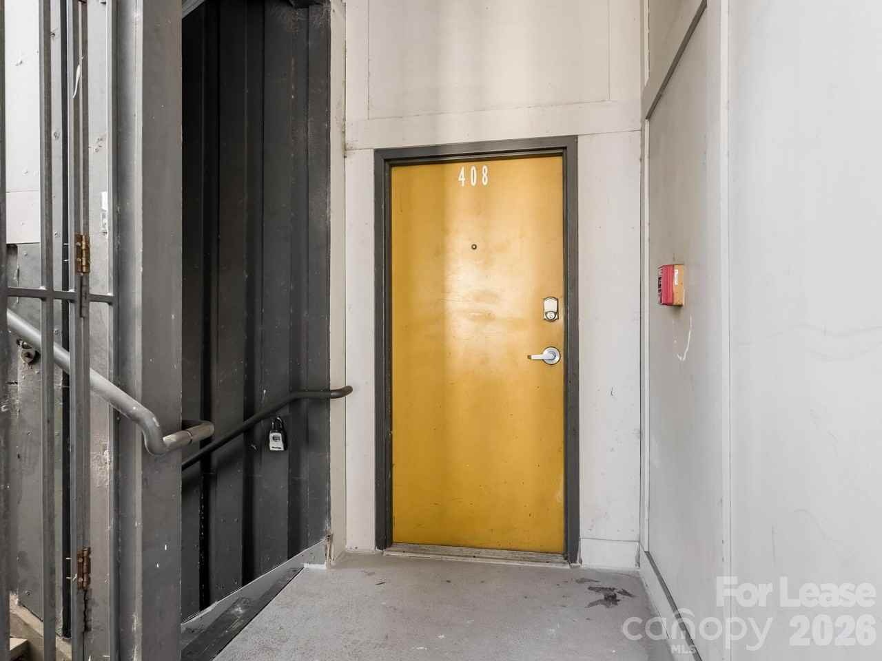 514 W 10th St - Photo 4 of 20