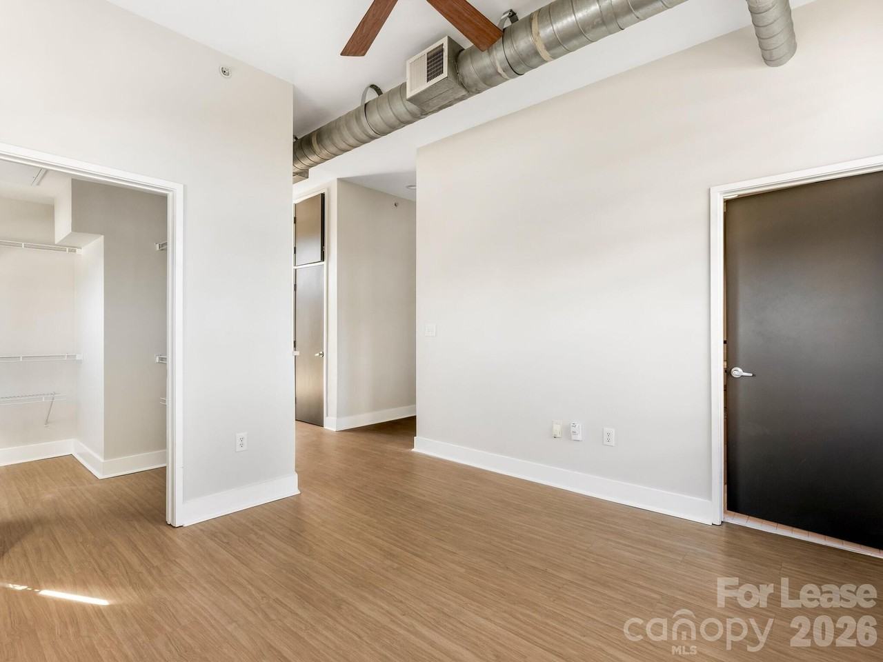 514 W 10th St - Photo 6 of 20