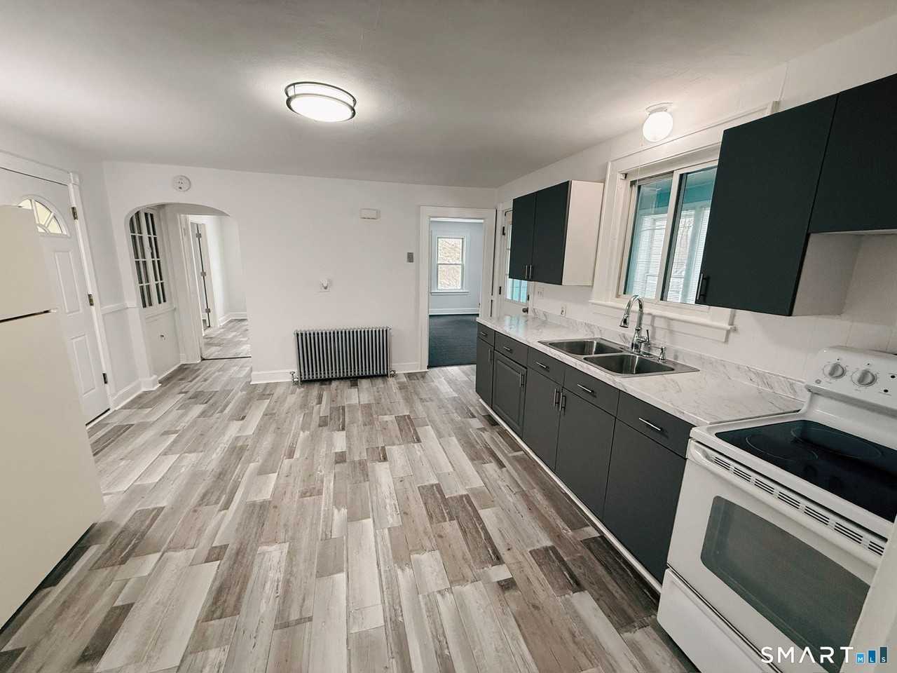 8 Garden St - Photo 3 of 12