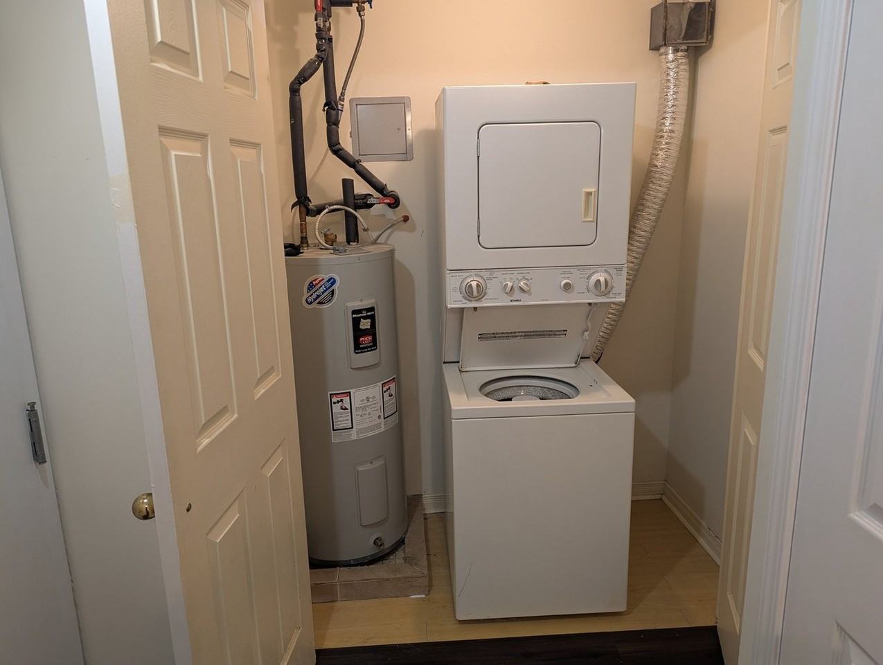 505 Simcoe St S - Photo 7 of 12