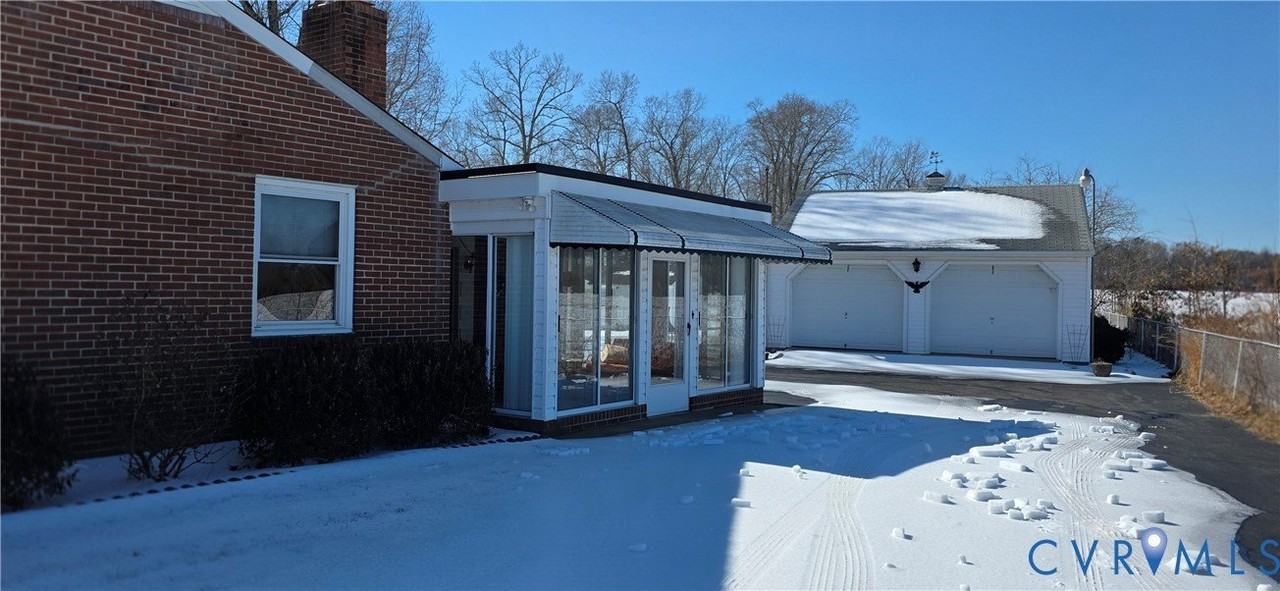 9155 Williamsville Rd - Photo 2 of 10