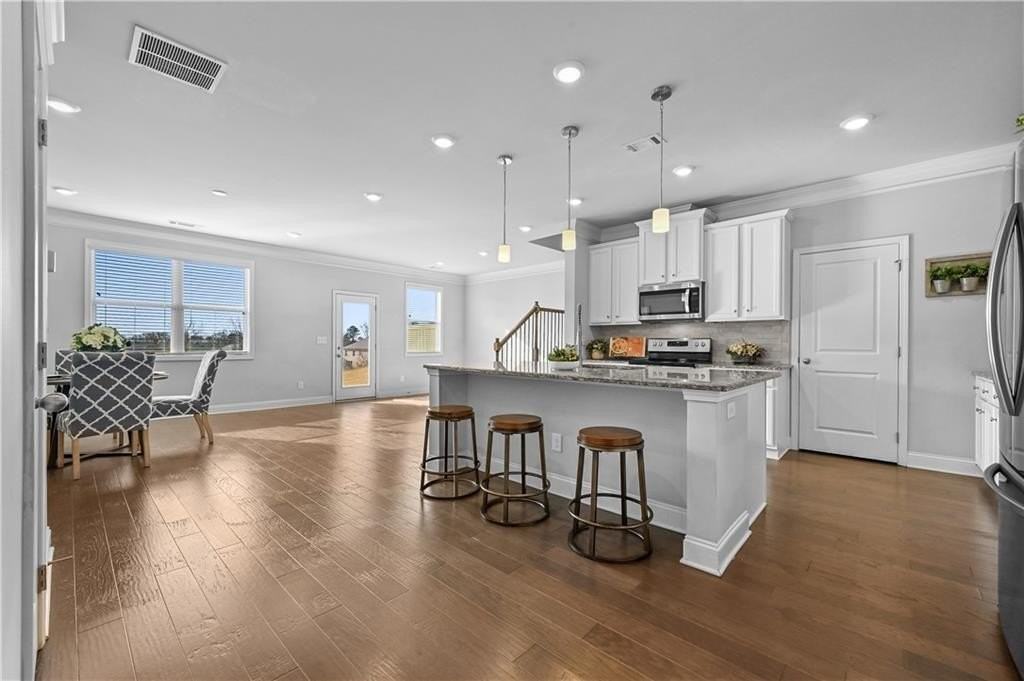 3229 Weyhill Way - Photo 5 of 32