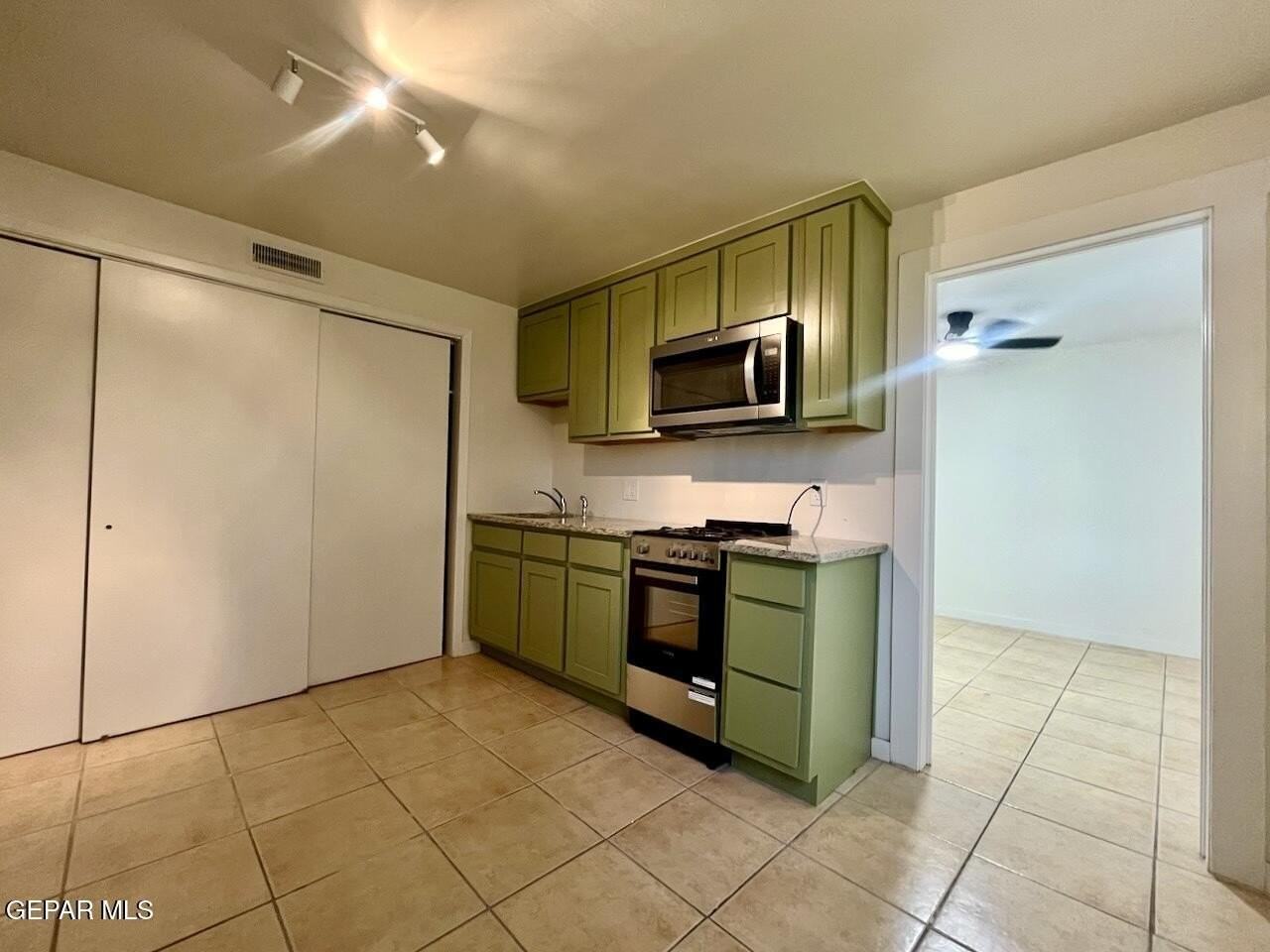 1203 Madeline Dr #B - Photo 5 of 14