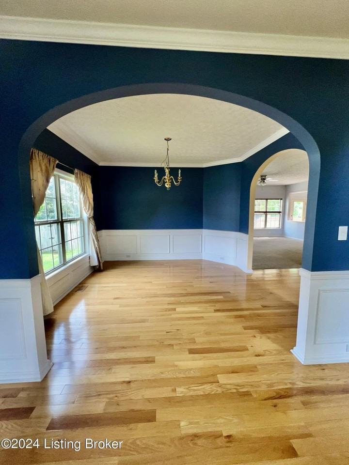 9210 Eminence Ct - Photo 3 of 33