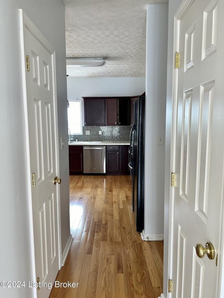 9210 Eminence Ct - Photo 7 of 33