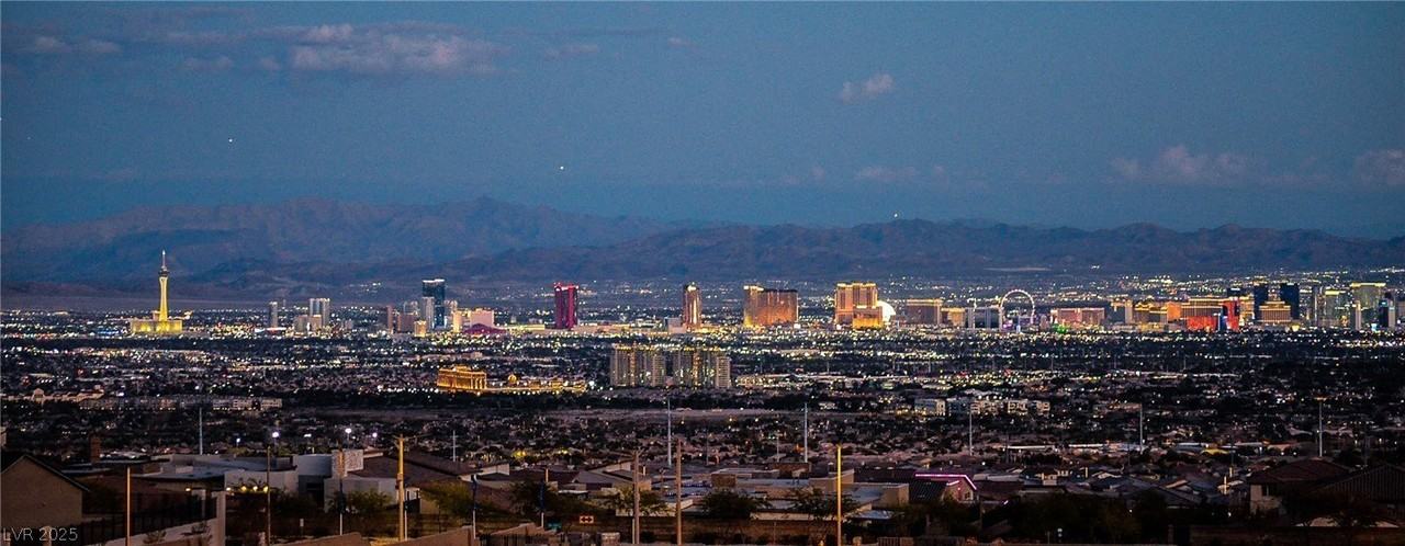 552 Parkwind Ln - Photo 3 of 50