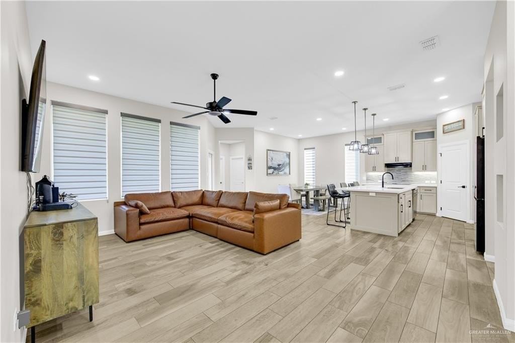 2514 Yarrow St - Photo 3 of 23