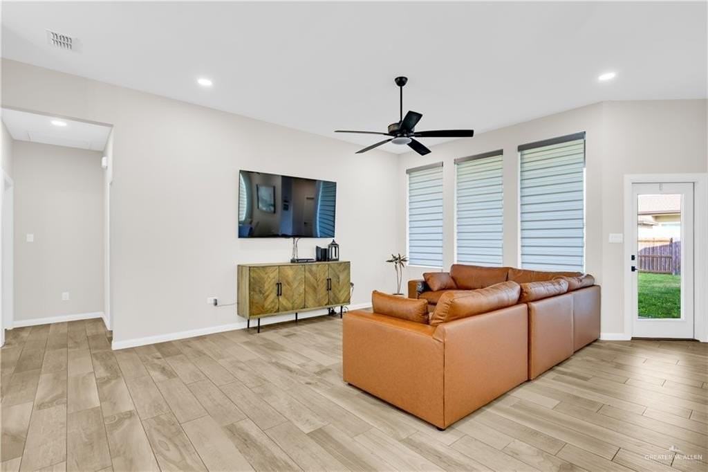 2514 Yarrow St - Photo 4 of 23