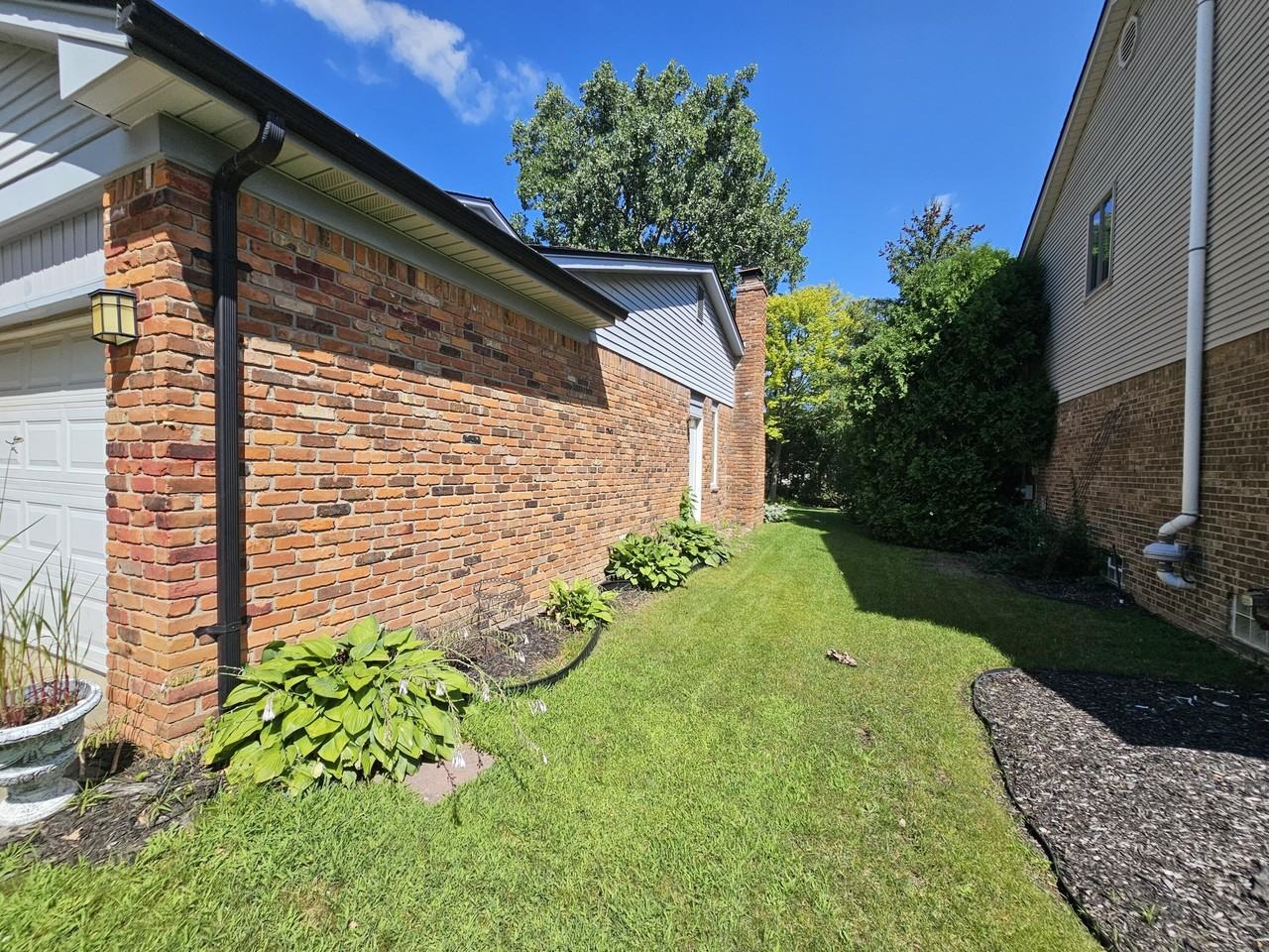 44180 Richmond Ct - Photo 2 of 18