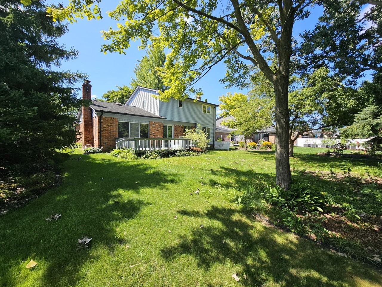 44180 Richmond Ct - Photo 3 of 18