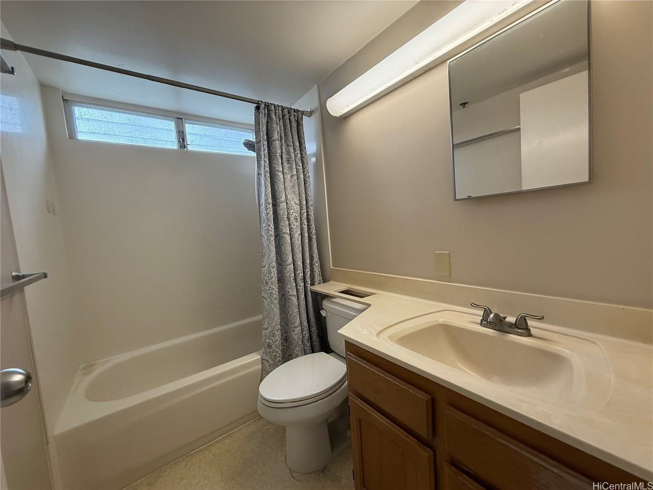 2522 Date St Apt 504 #504 - Photo 3 of 5