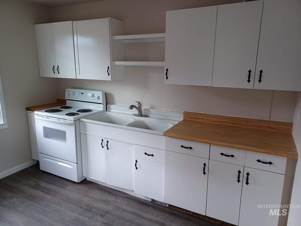 3885 W Pershing Dr - Photo 5 of 14