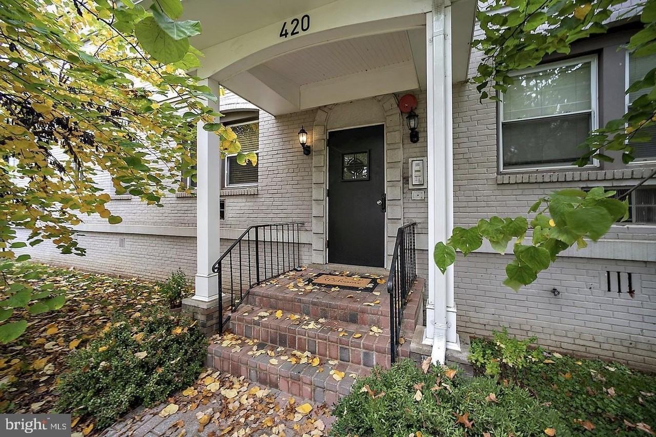 420 Oklahoma Ave Ne - Photo 2 of 11