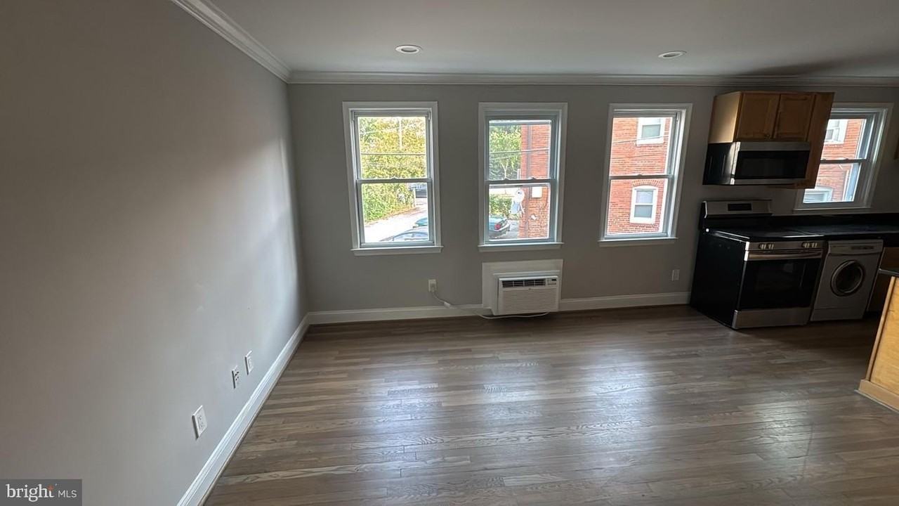 420 Oklahoma Ave Ne - Photo 6 of 11