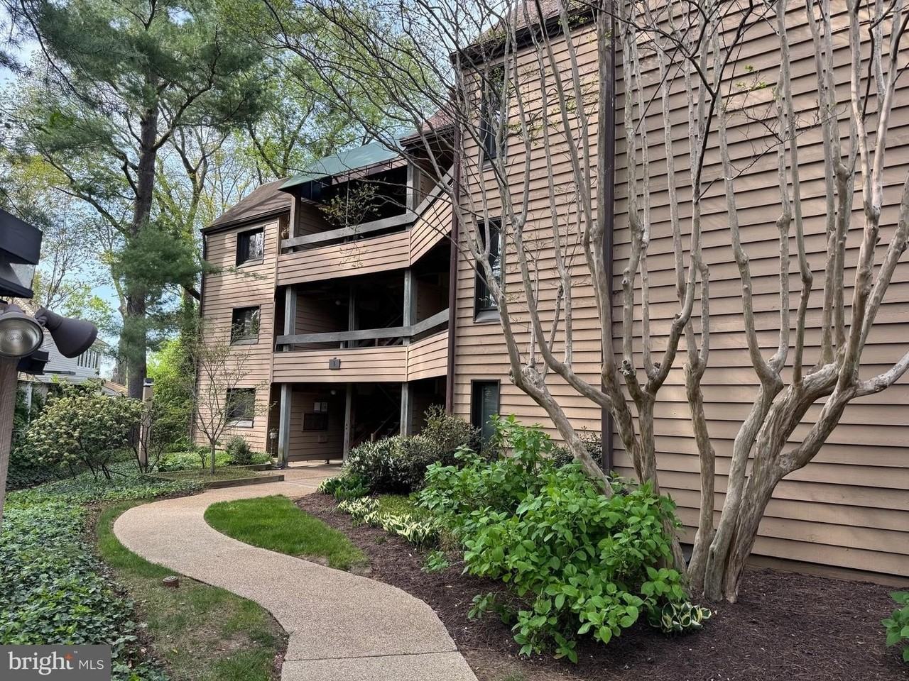 1 President Point Dr