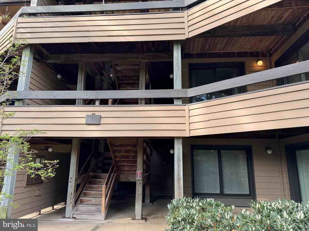 1 President Point Dr - Photo 2 of 36