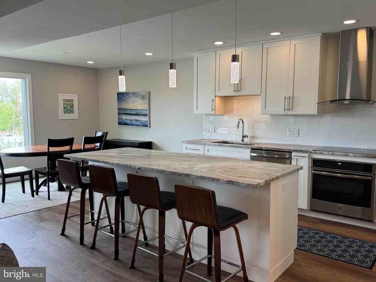 1 President Point Dr - Photo 4 of 36