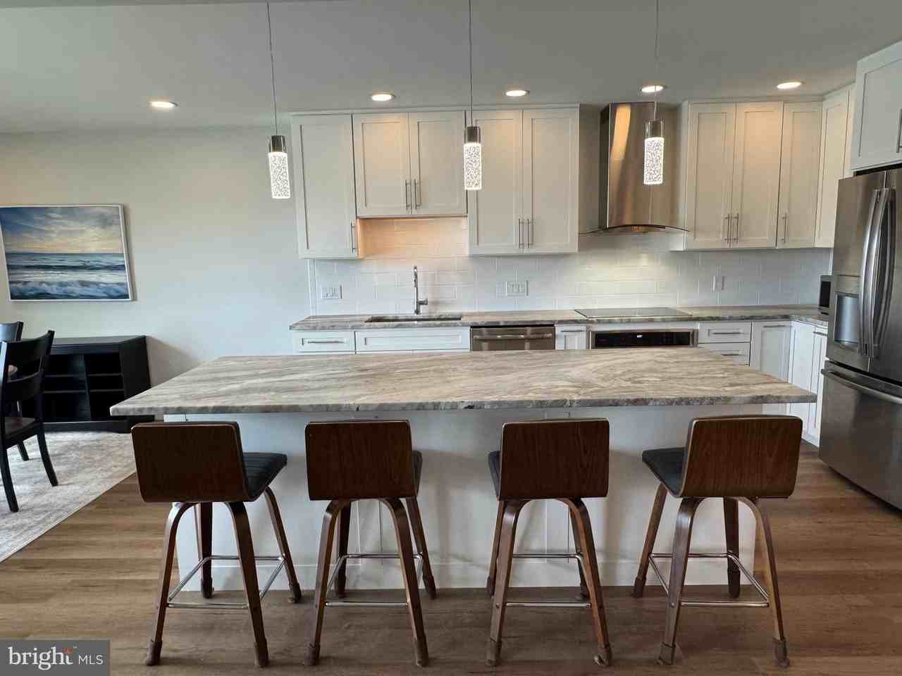 1 President Point Dr - Photo 6 of 36