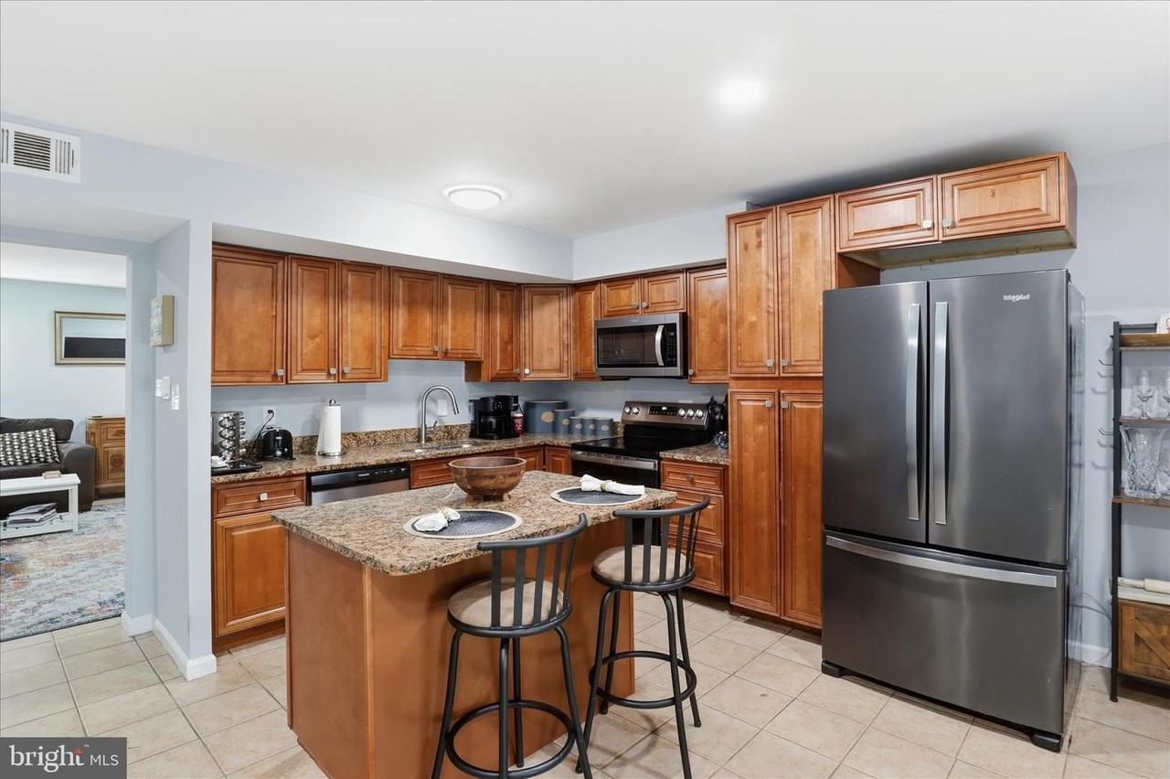 9234 Byrd Dr - Photo 6 of 28