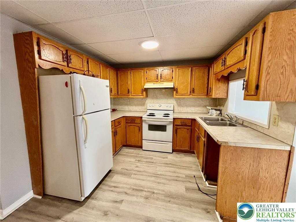 210 W Main St Apt 4 #4 - Photo 5 of 10