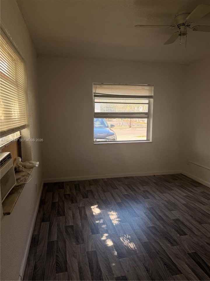 634 Nw 12th Ave #1 - Photo 3 of 20