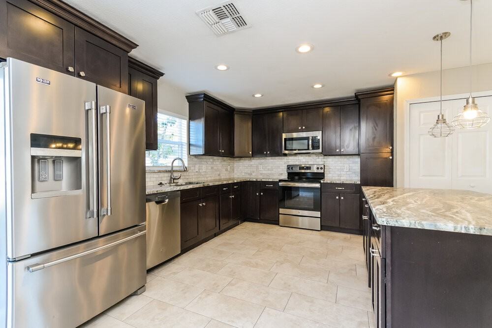 3278 Amberley Park Cir - Photo 7 of 17