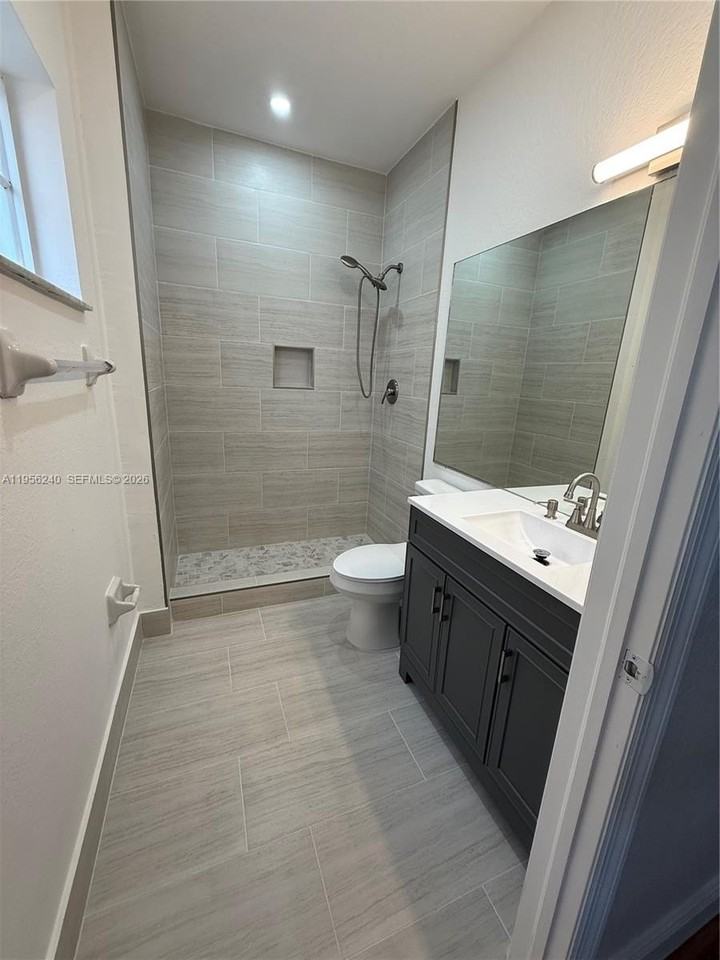 6912 Nw 179th St #106 - Photo 7 of 22