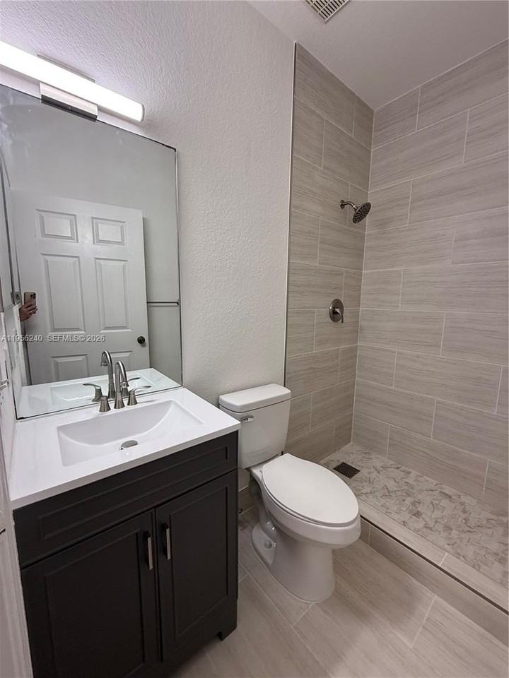 6912 Nw 179th St #106 - Photo 6 of 22