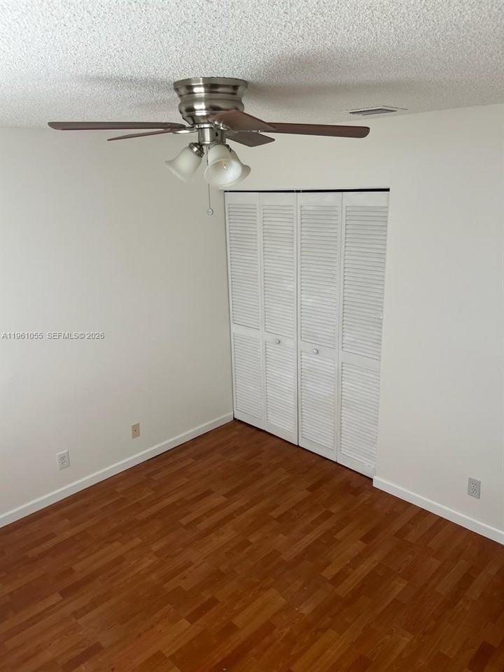 5033 Prairie Dunes Village Cir #5033 - Photo 7 of 16