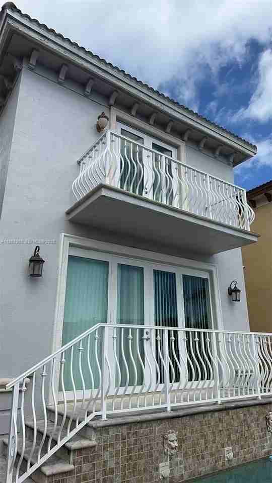 3860 Ne 168th St #3 - Photo 3 of 41