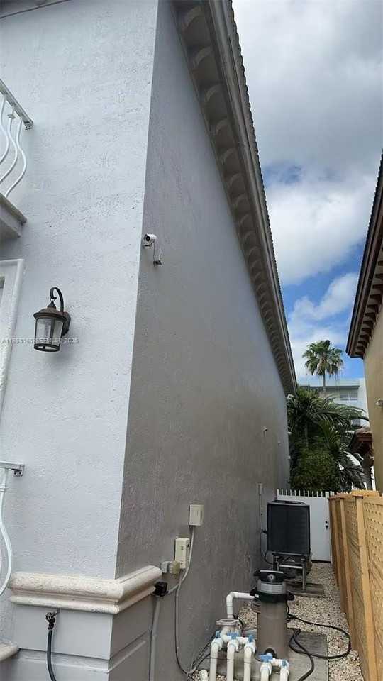 3860 Ne 168th St #3 - Photo 4 of 41