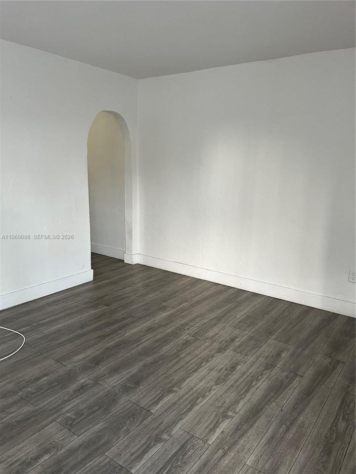 1999 Nw 2nd St #1 - Photo 3 of 27