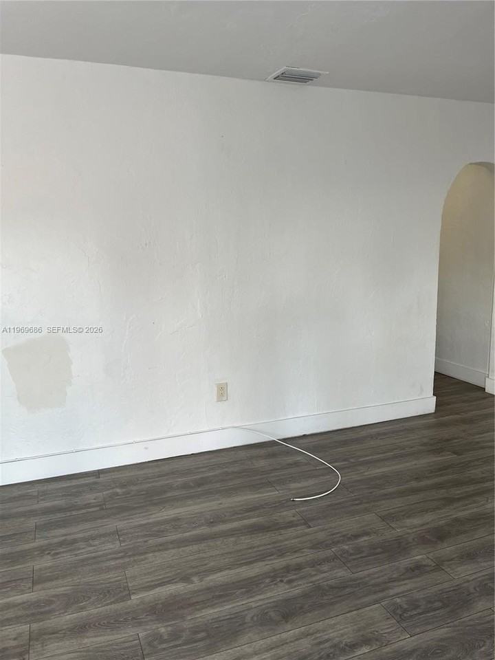 1999 Nw 2nd St #1 - Photo 4 of 27