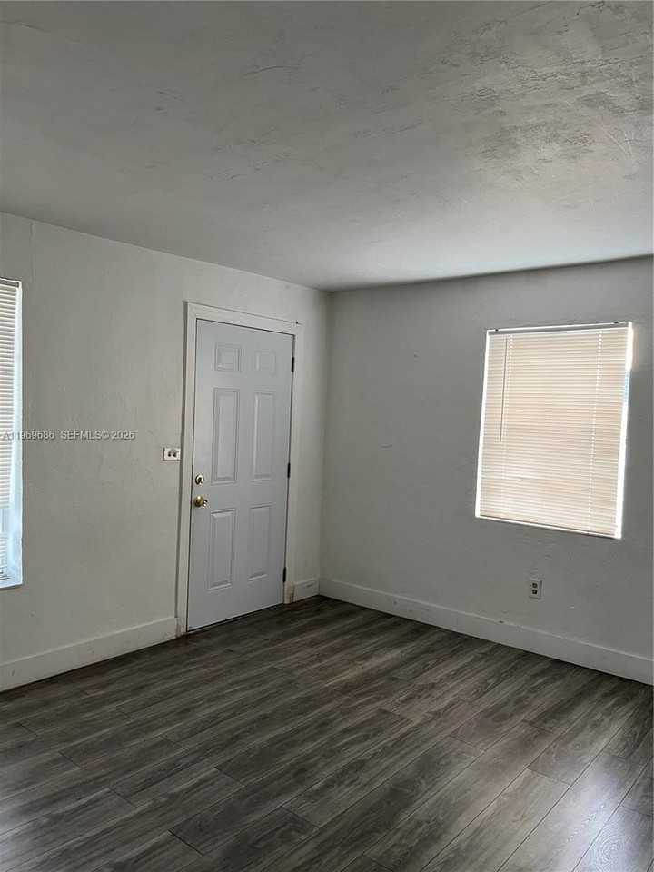 1999 Nw 2nd St #1 - Photo 5 of 27