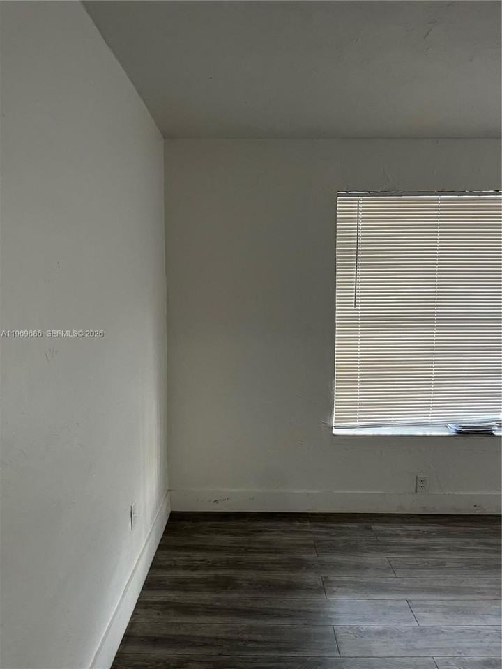 1999 Nw 2nd St #1 - Photo 6 of 27