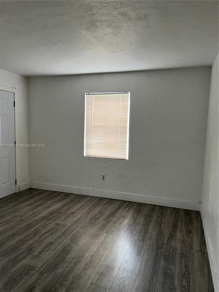 1999 Nw 2nd St #1 - Photo 7 of 27