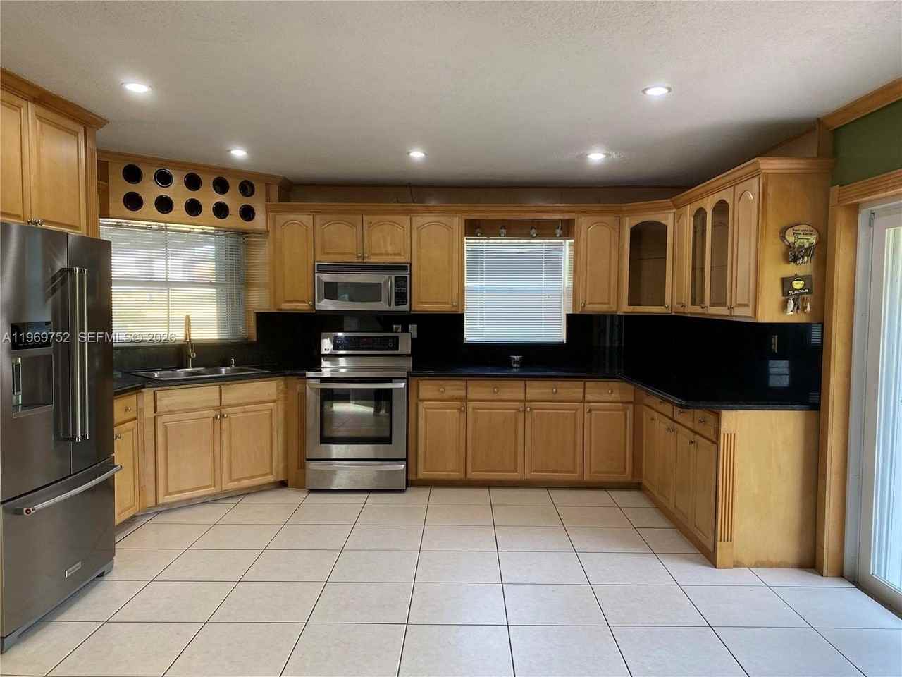 720 Nw 123rd Ave - Photo 2 of 40