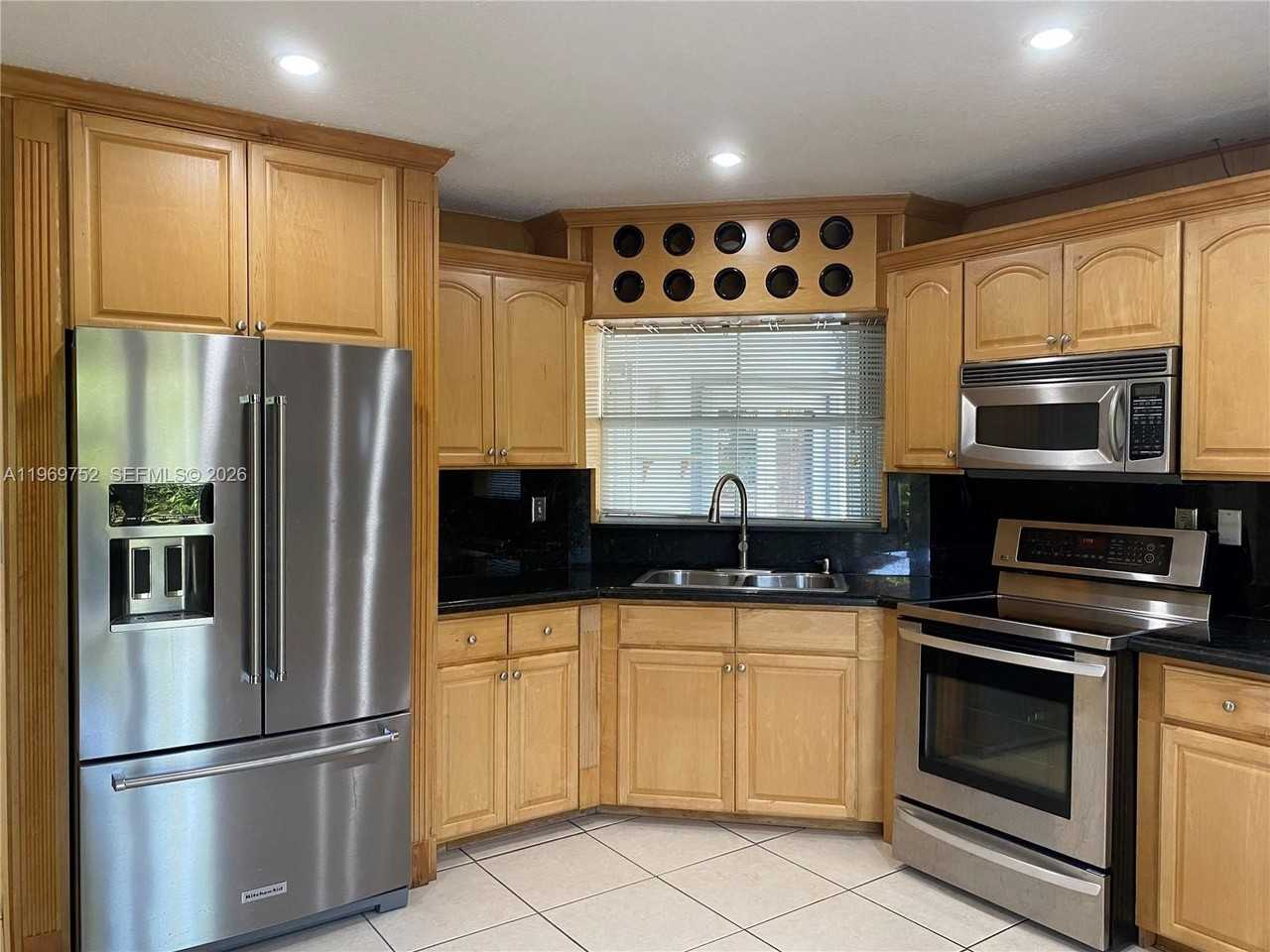 720 Nw 123rd Ave - Photo 4 of 40